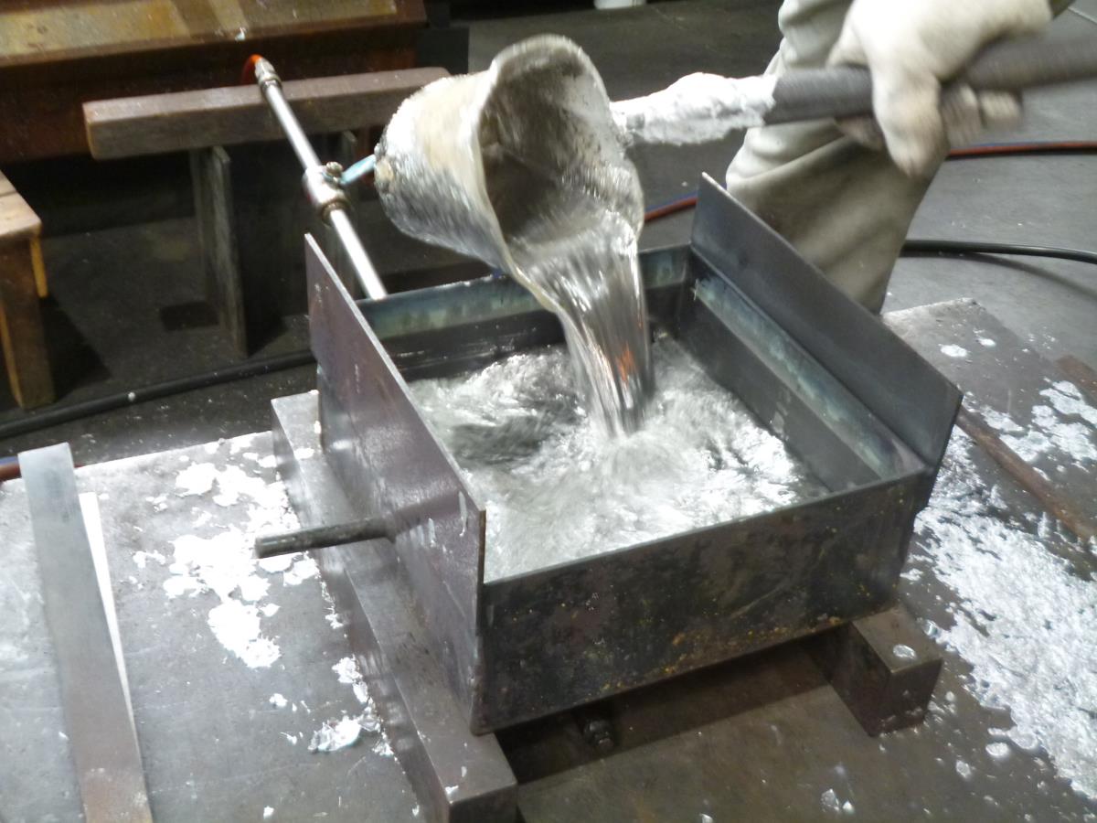 ヨシザワLAは創業100年の実績と高い技術を持って最適な鉛加工品をご提供致します。